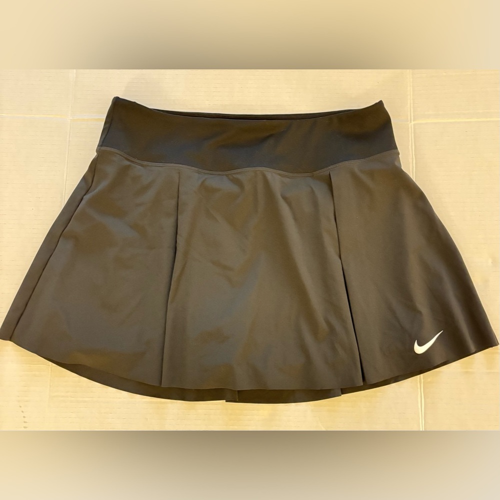 WOMENS NIKE BLACK DRI FIT SKORTS, size L